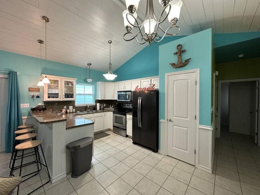 Barefoot Bungalow - Pet Friendly- 2 Bdrm Townhome Corpus Christi Exterior photo