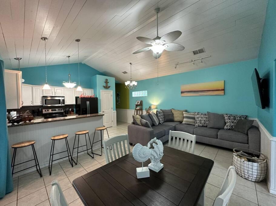 Barefoot Bungalow - Pet Friendly- 2 Bdrm Townhome Corpus Christi Exterior photo