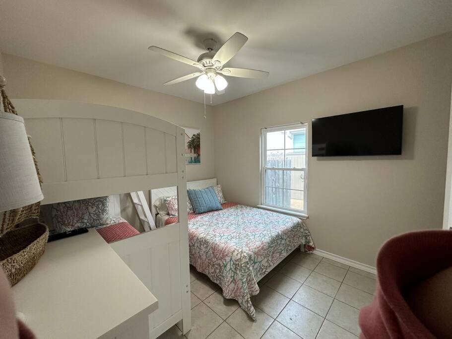 Barefoot Bungalow - Pet Friendly- 2 Bdrm Townhome Corpus Christi Exterior photo